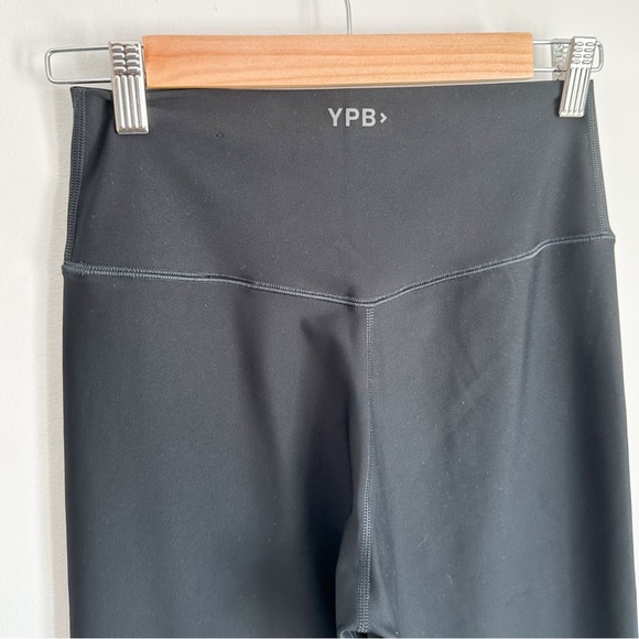 Abercrombie & Fitch YPB black flare leggings - Picture 4 of 5